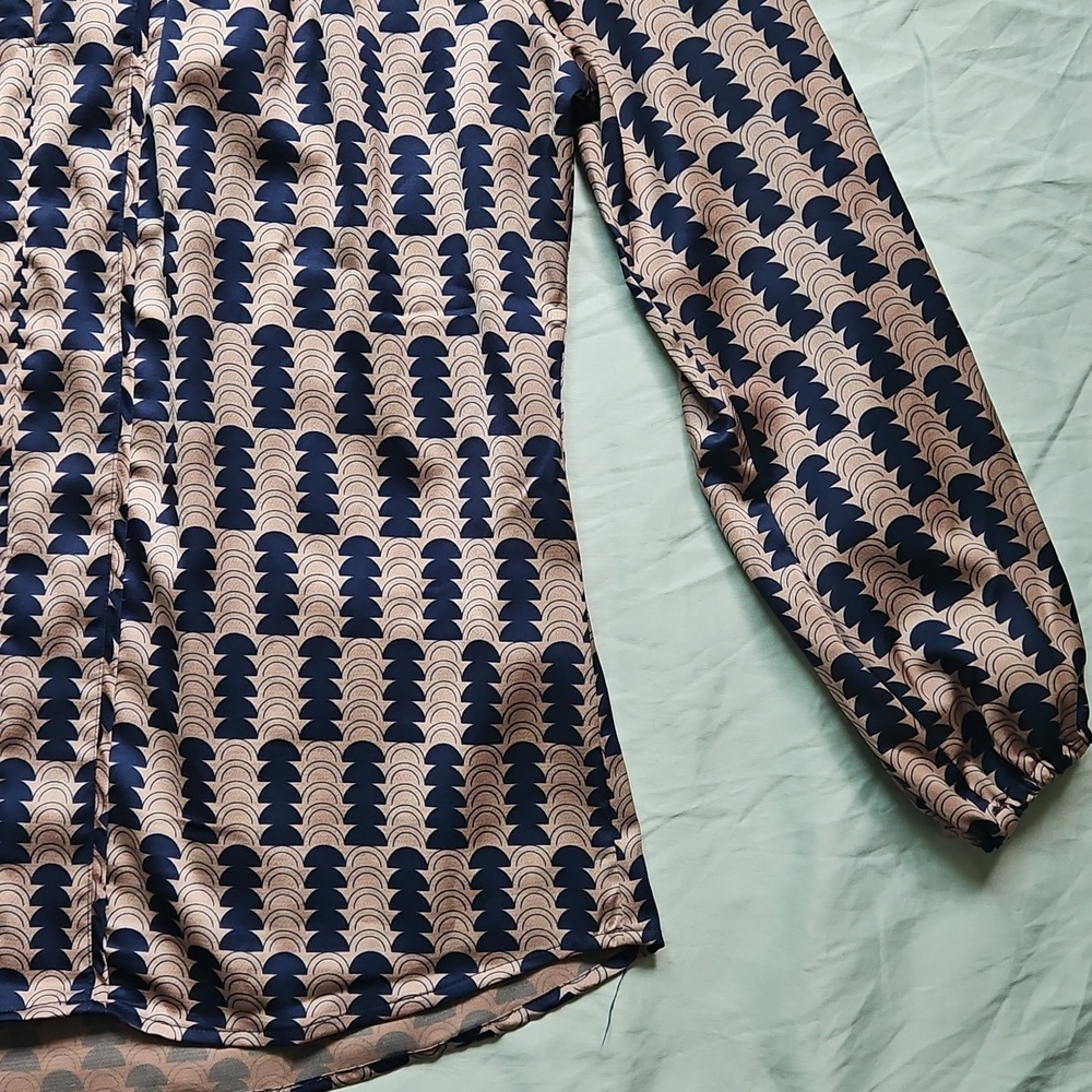 The Odells Navy and Beige Patterned Women's Top, Size M - Picture 6 of 10
